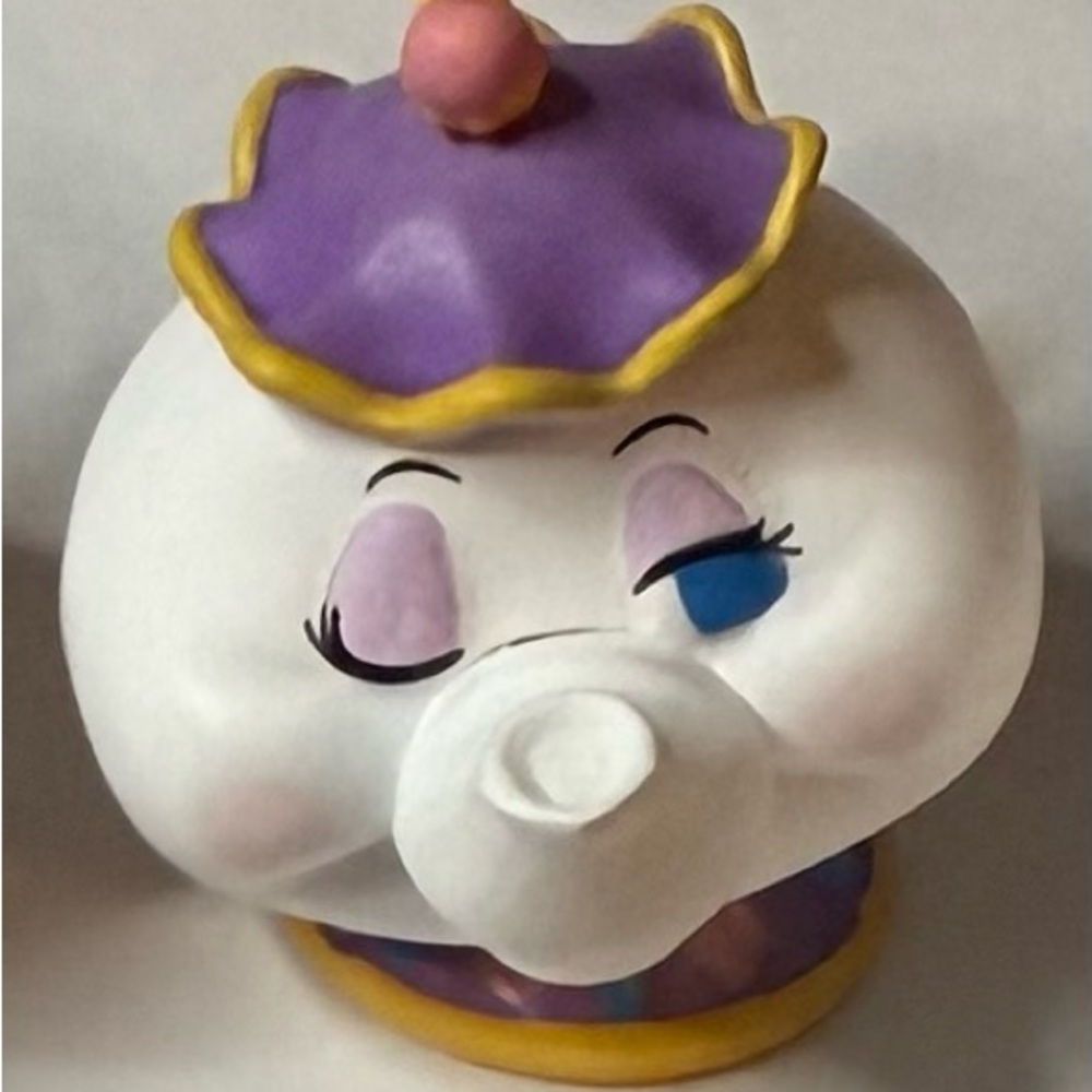 Mrs Potts figurine - Doorables 1.5in